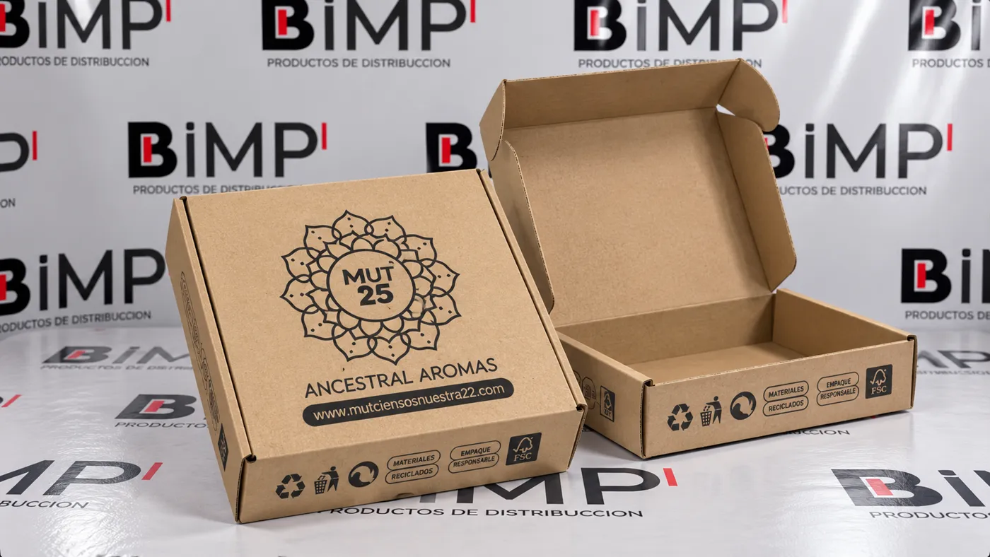 Cajas automontables de cartón kraft personalizadas con el logo del cliente, serigrafiadas a una tinta